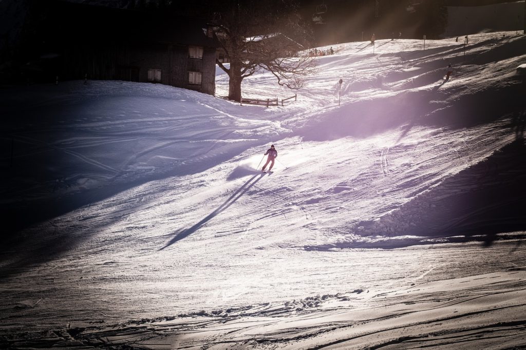 best time for snow skiing in Gulmarg