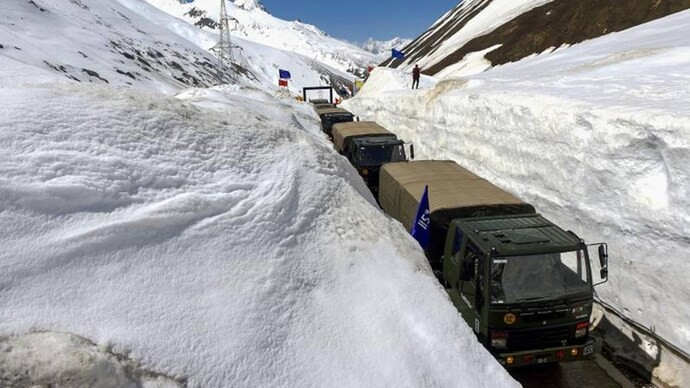 indian-army-convoy-zojila-pass
