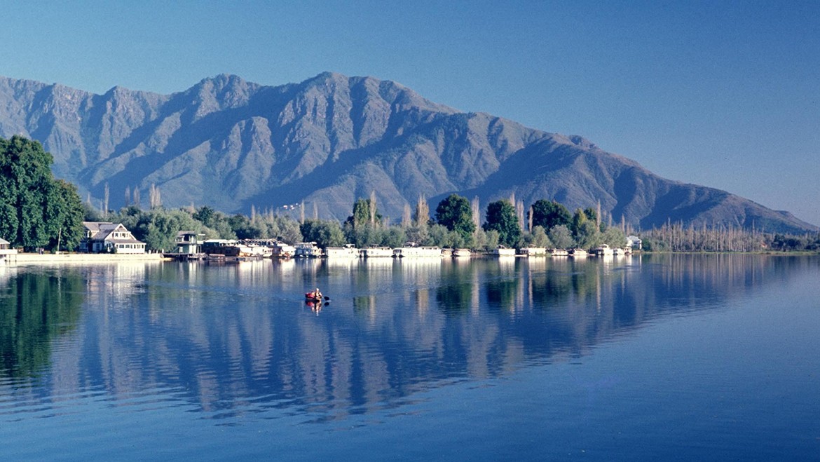 dal-lake-mountains-panorama