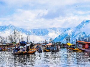 shikara-boats-snow-mountains-kashmir